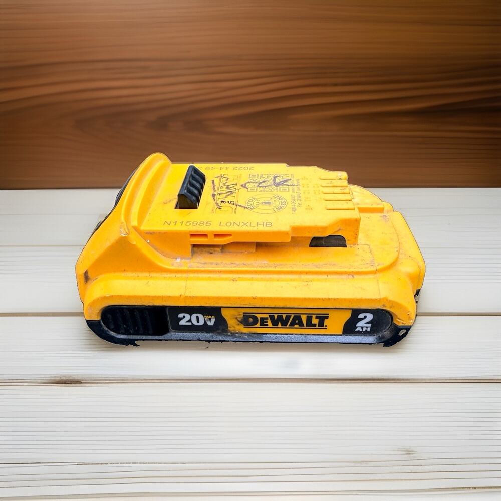 DEWALT 20V MAX Battery, Compact 2.0Ah (DCB203)